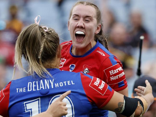 Tamika Upton scores the match winner during the NRLW Grand Final between the Newcastle Knights and the Gold Coast Titans at Accor Stadium, Sydney Olympic Park. Pics Adam Head