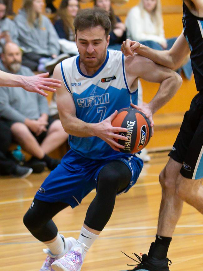 Lewis Varley looms as a key player for Bellarine. Photo: Basketball Victoria.