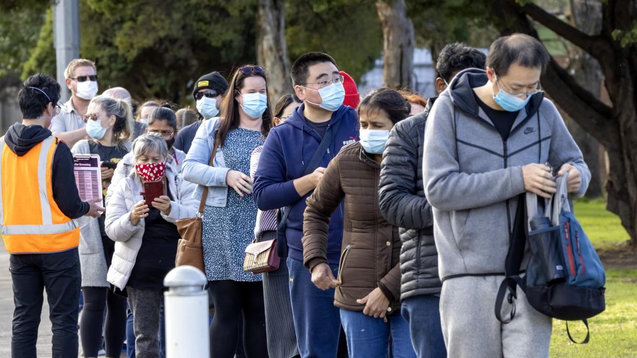 Crowds queue outside a Covid-19 vaccination centre in Melbourne. Picture: David Geraghty/NCA NewsWire