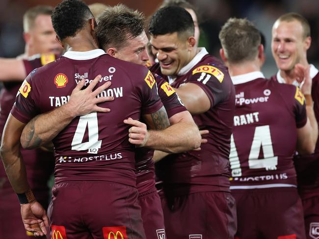 ADELAIDE, AUSTRALIA - MAY 31:  Cameron Munster of the Maroons celebrates with team mates after victory during game one of the 2023 State of Origin series between the Queensland Maroons and New South Wales Blues at Adelaide Oval on May 31, 2023 in Adelaide, Australia. (Photo by Mark Kolbe/Getty Images)