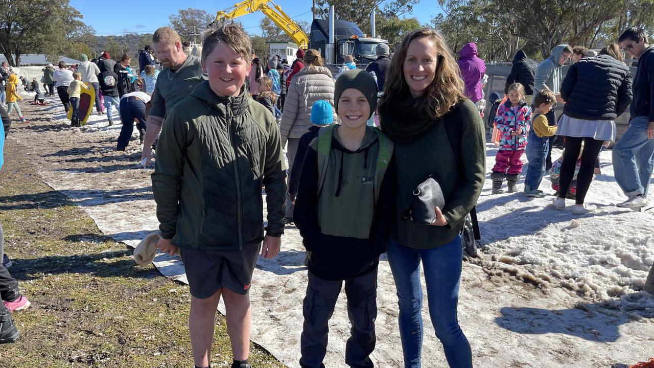 Jack McKee (11) with Oliver (10) and Keisha Kuskie at the 2021 Snowflakes in Stanthorpe festival. Photo: Madison Mifsud-Ure / Stanthorpe Border Post