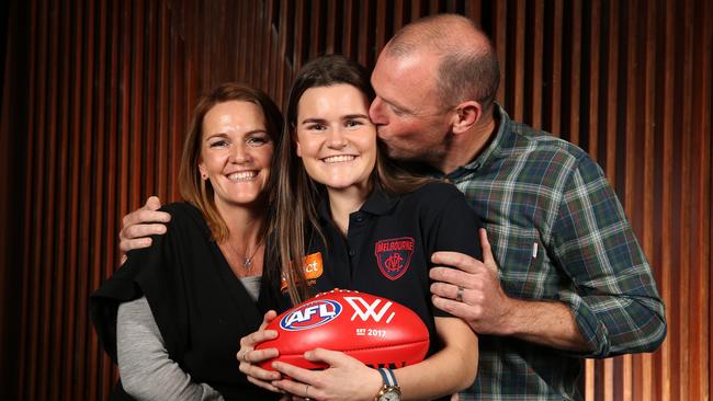 Melbourne recruit Lily Mithen with Anthony (dad) and Selina (mum). Picture: Tim Carrafa