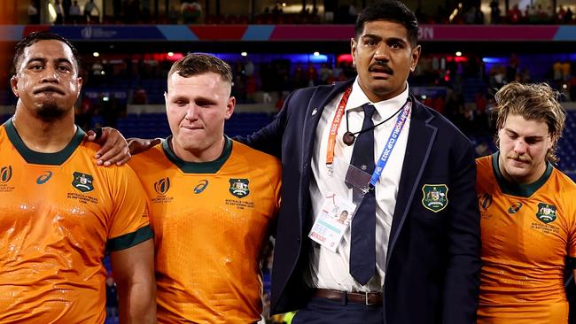 LYON, FRANCE - SEPTEMBER 24: Will Skelton of Australia speaks with teammates as they huddle after defeat to Wales during the Rugby World Cup France 2023 match between Wales and Australia at Parc Olympique on September 24, 2023 in Lyon, France. (Photo by Chris Hyde/Getty Images)