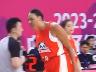 Liz Cambage gives a referee a piece of her mind after being ejected.