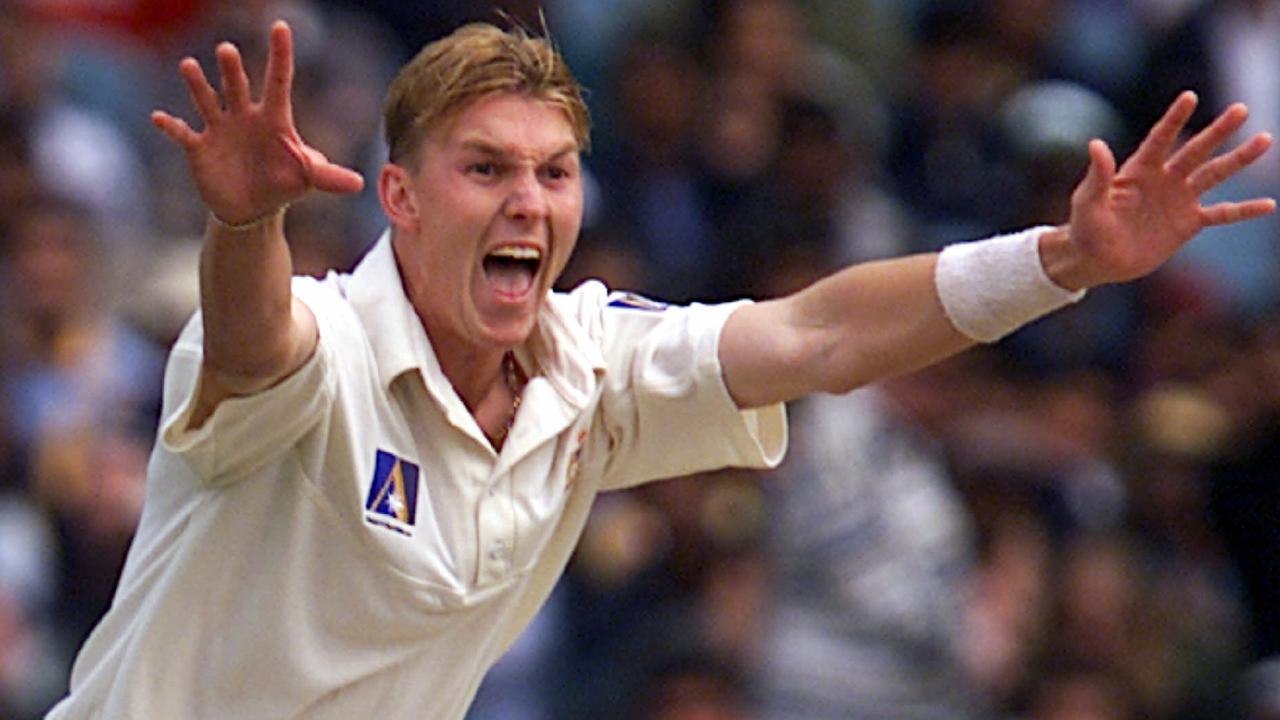 Dec 28 1999 - Day 3 second test Aust vs India. Brett Lee appeals for and is given the wicket of Ajit Agarkar which was his 2nd wicket of his 14th over.  PicPhil/Hillyard sport cricket action MCG