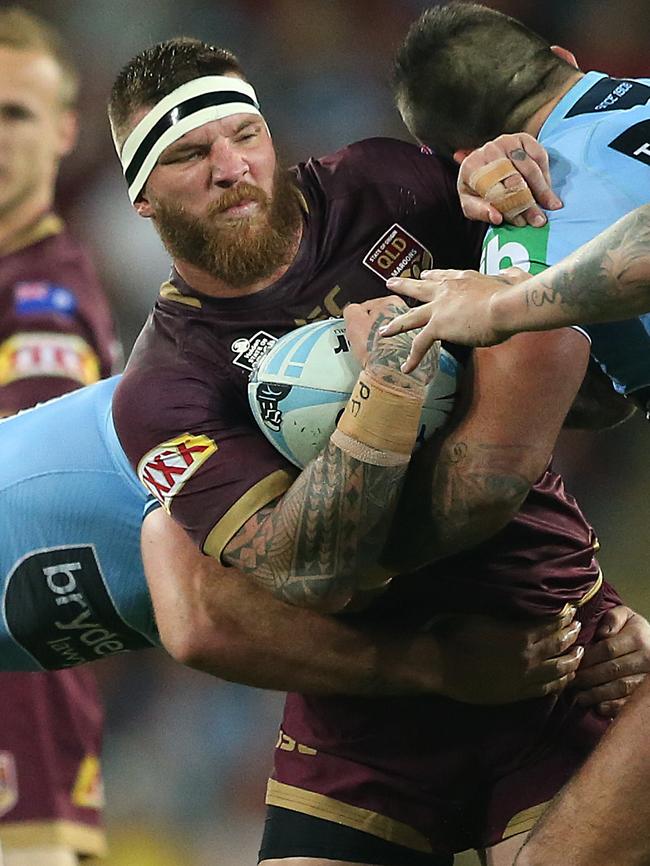 Josh McGuire gets all tied up. (AAP Image/Jono Searle)