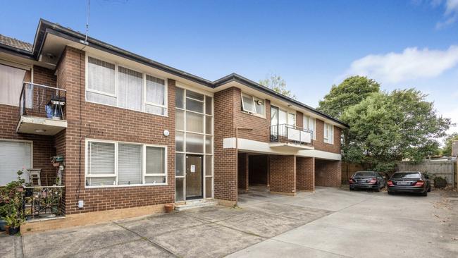 1-8/24 Walsh St, Ormond, sold under the hammer for $3.05m.