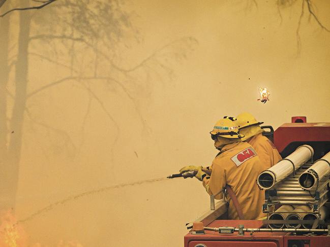 Bush fire Threatens properties along Bourke and Wills Track near Lancefield. Picture: Jason Edwards