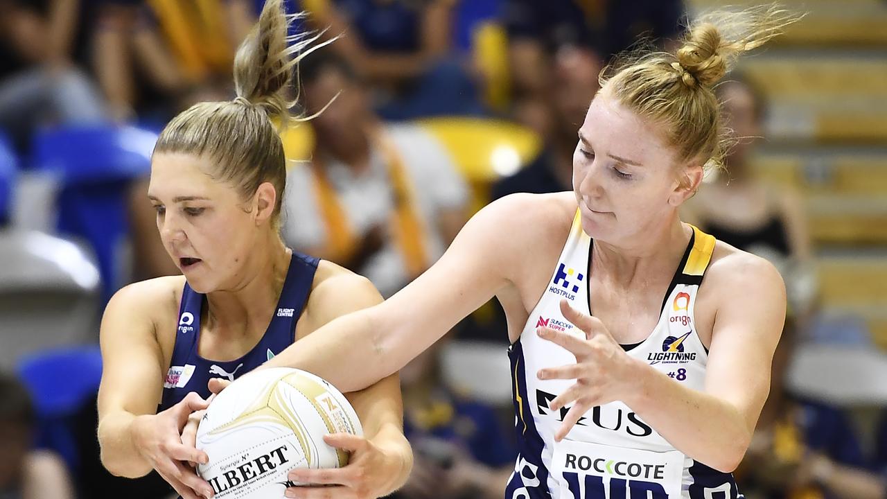 Maddy McAuliffe of the Lightning (right) competes for the ball with the Vixens’ Kate Moloney. Photo: Getty Images