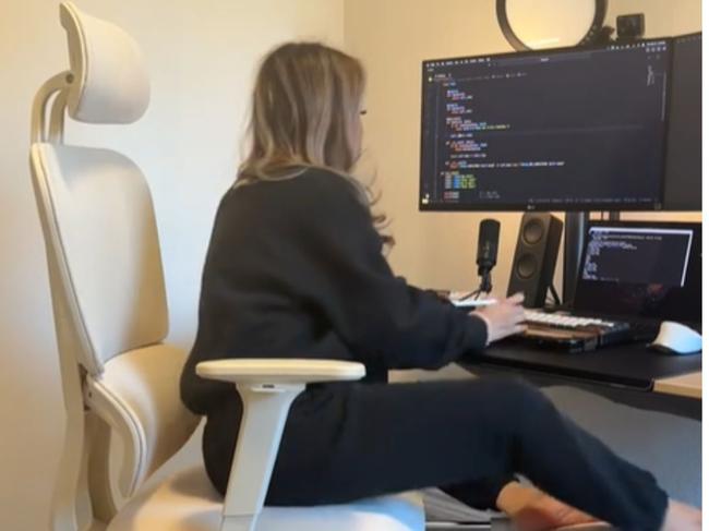 We've rounded up the best home office chairs to make WFH a breeze. Picture: TikTok/@veee_zy