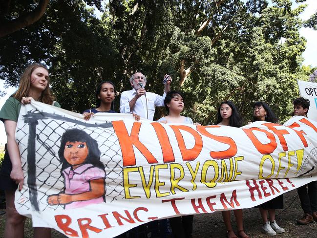 Ian Rintoul speaks at the ‘Kids off, everyone off; close Manus and Nauru’ rally in Hyde Park. Picture: Supplied