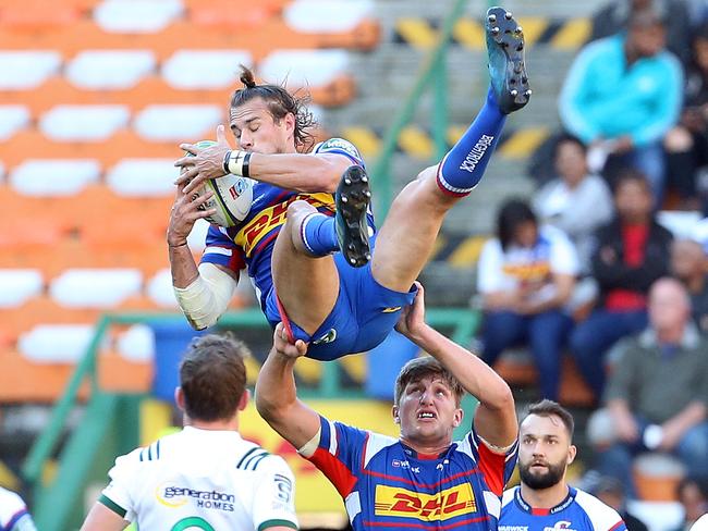 JJ Engelbrecht goes high to retrieve a ball.