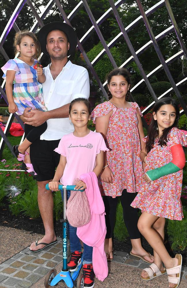Sofia, Dina, Zoya, Dalia, Taz Asghary.