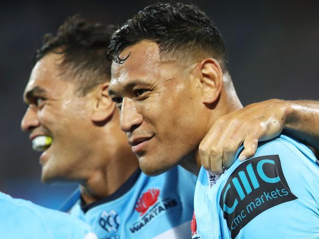 SYDNEY, AUSTRALIA - MARCH 23: Karmichael Hunt and Israel Folau of the Waratahs celebrate Folau scoring a try during the round six Super Rugby match between the Waratahs and the Crusaders on March 23, 2019 in Sydney, Australia. (Photo by Mark Kolbe/Getty Images)