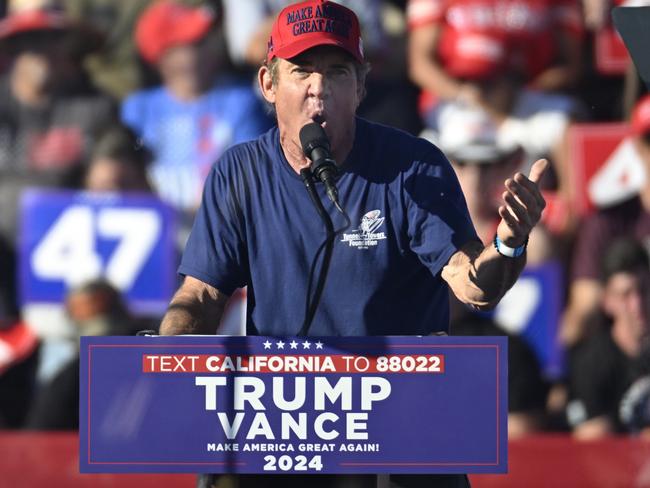 Quaid addresses a Republican campaign rally for Donald Trump in Coachella. Picture: Alex Gallardo