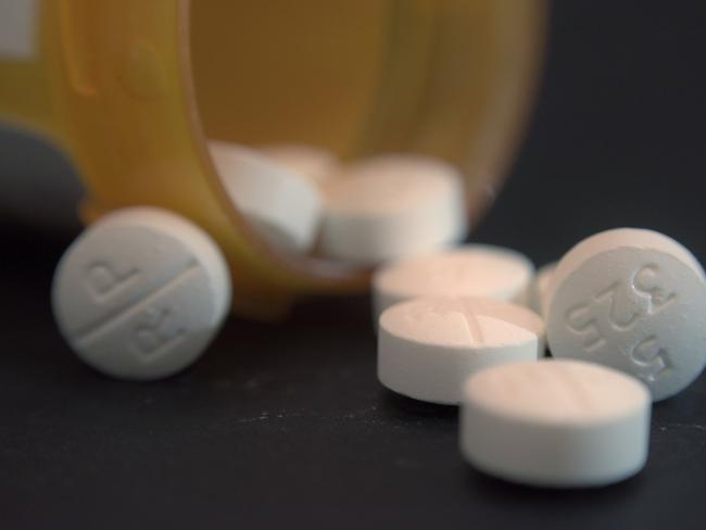 This Tuesday, Aug. 15, 2017 photo shows an arrangement of pills of the opioid oxycodone-acetaminophen in New York. (AP Photo/Patrick Sison)