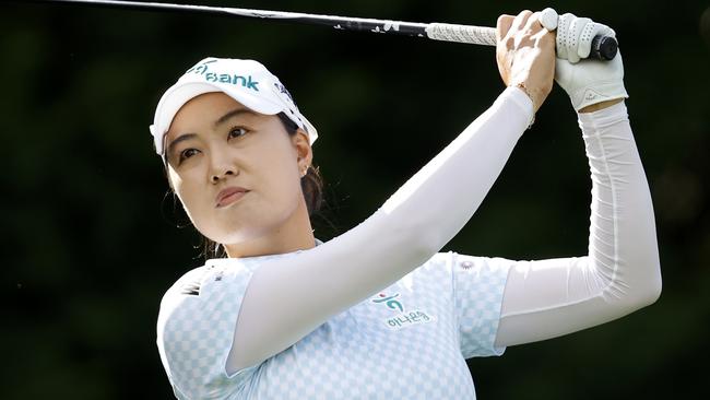 Minjee Lee fights the schedule and her putter in Melbourne