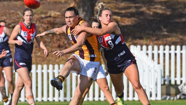 Hawthorn’s Kirby Bentley clears the ball from Darebin’s Molly Eastman..Picture:Rob Leeson.