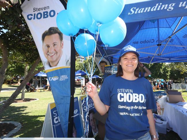 Gold Coast Show. Photo of Karly Abbott with ballons.Photo by Richard Gosling