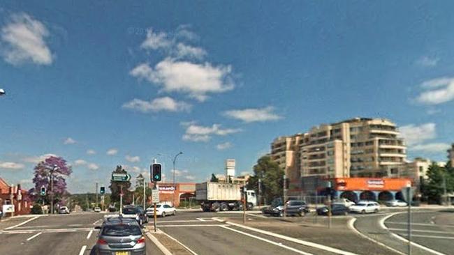 The Pacific Highway entrance to Hornsby in November 2007. Image: Google Streetview.