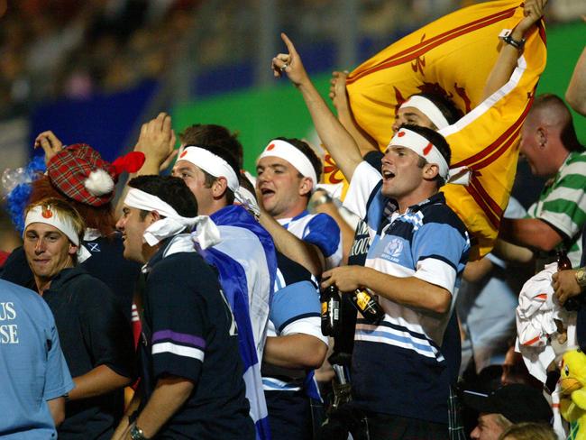 OCTOBER 12, 2003: Crowd on hill goes wild after try is scored during Scotland v Japan 2003 World Cup match at Dairy Farmers Stadium in Townsville, 12/10/03. Pic Bruce Long.Rugby Union / Fan