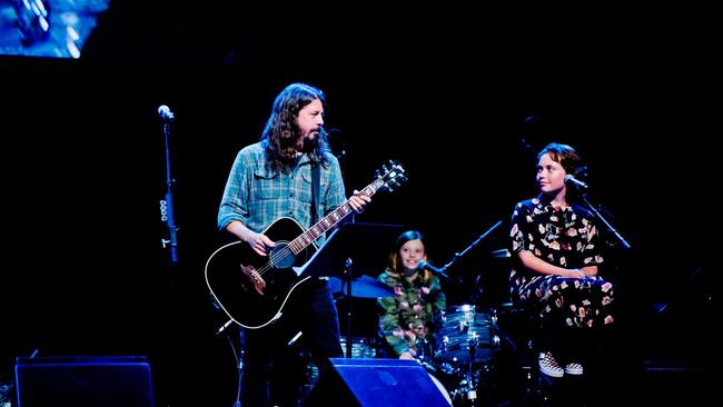 Dave Grohl and daughters Harper (drums) and Violet (singing) accompany him at a hospital fundraiser. Picture: Facebook/UCSF Benioff Children's Hospital Oakland