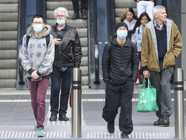 Melbourne commuters sport masks. Picture: Wayne Taylor