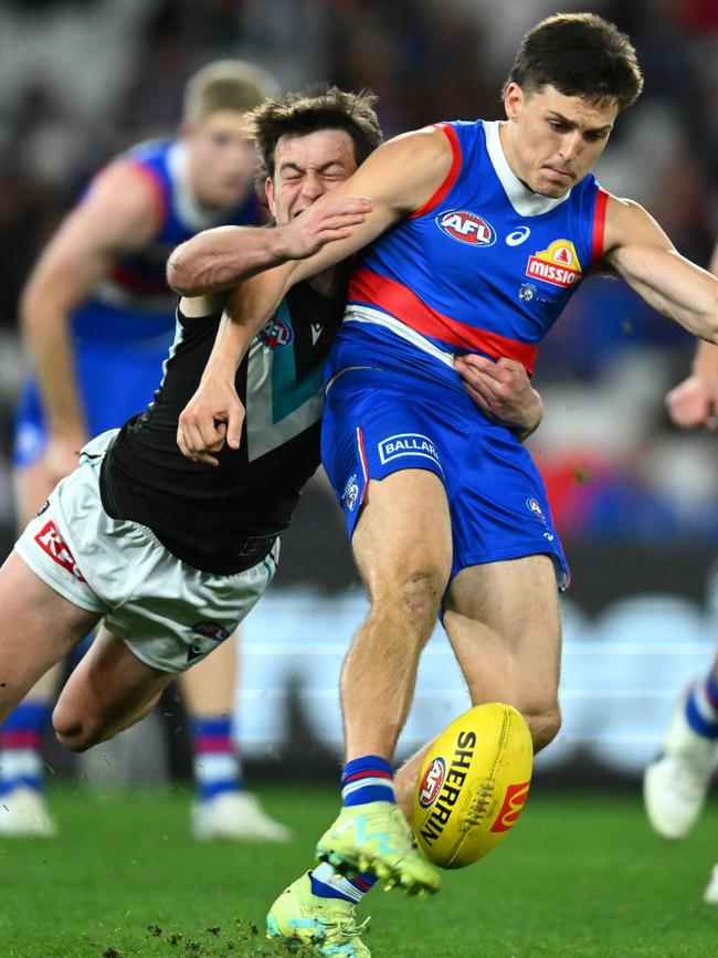 Zak Butters tackles Laitham Vandermeer. Picture: Quinn Rooney/Getty Images