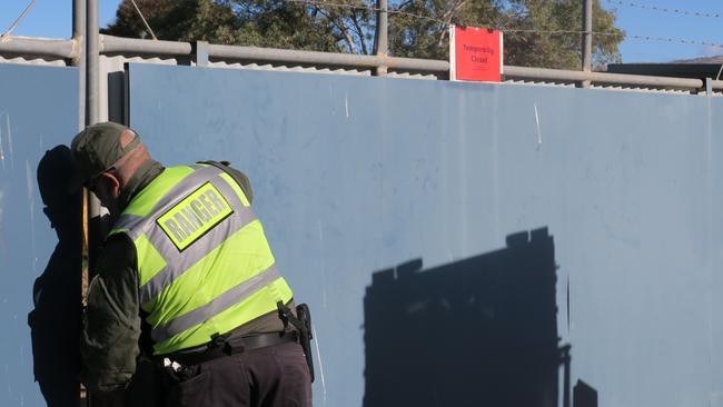 An Alice Springs Town Council ranger shuts the gate at the Alice Springs Animal Shelter. The Alice Springs Animal Shelter entered administration on Tuesday, July 16, with the Alice Springs Town Council taking over operations as of July 17, 2024. Picture: Gera Kazakov.