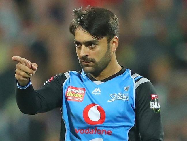 GEELONG, AUSTRALIA - JANUARY 03:  Rashid Khan of the Strikers is congratulated by  his teammates after dismissing Cameron White of the Renegades during the Big Bash League match between the Melbourne Renegades and the Adelaide Strikers at GMHBA Stadium on January 03, 2019 in Geelong, Australia. (Photo by Scott Barbour/Getty Images)