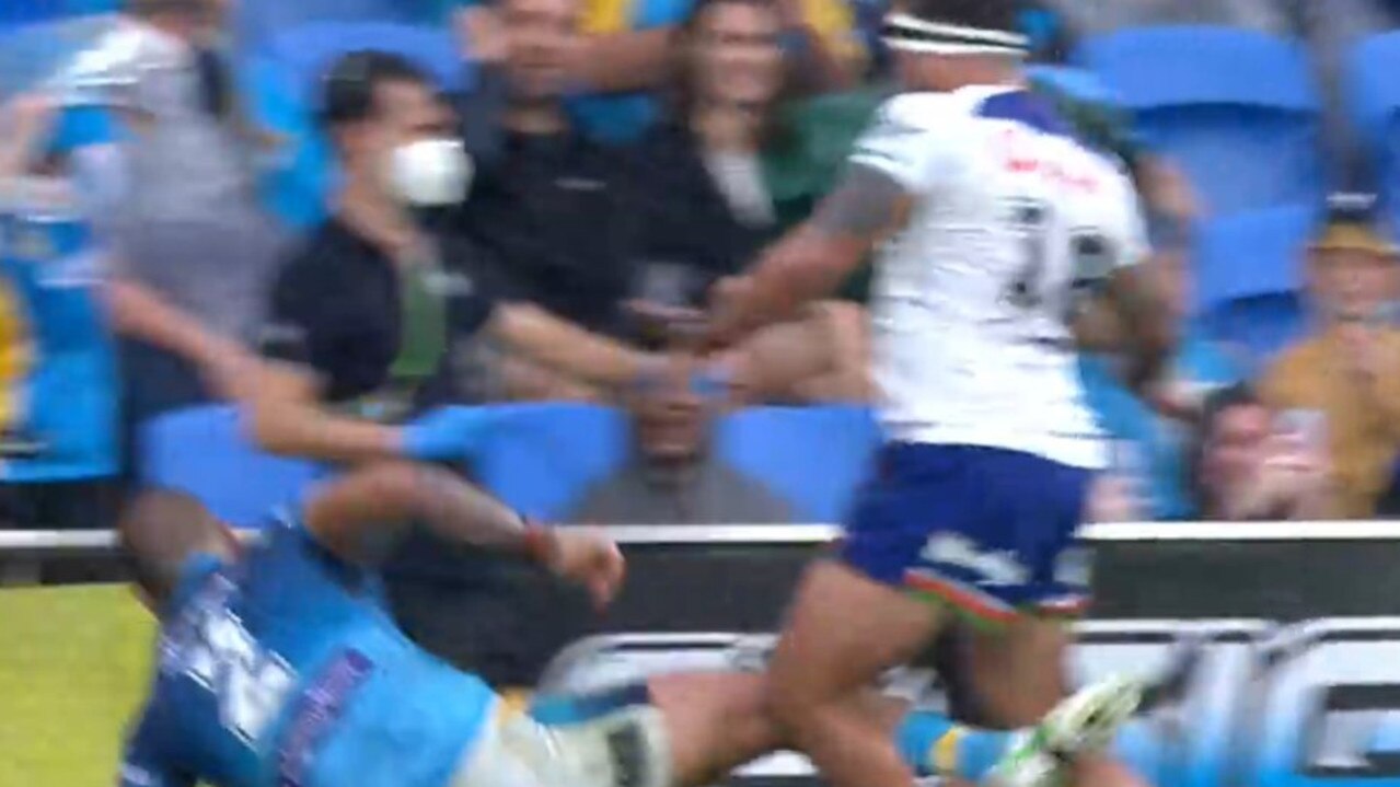 Why Tevaga was sin binned. Photo: FOX SPORTS