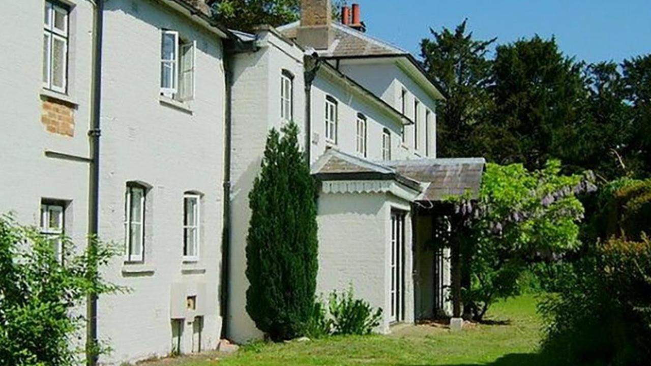 Meghan Markle wanted to have the baby at Frogmore Cottage, the new home of the Duke and Duchess of Sussex.