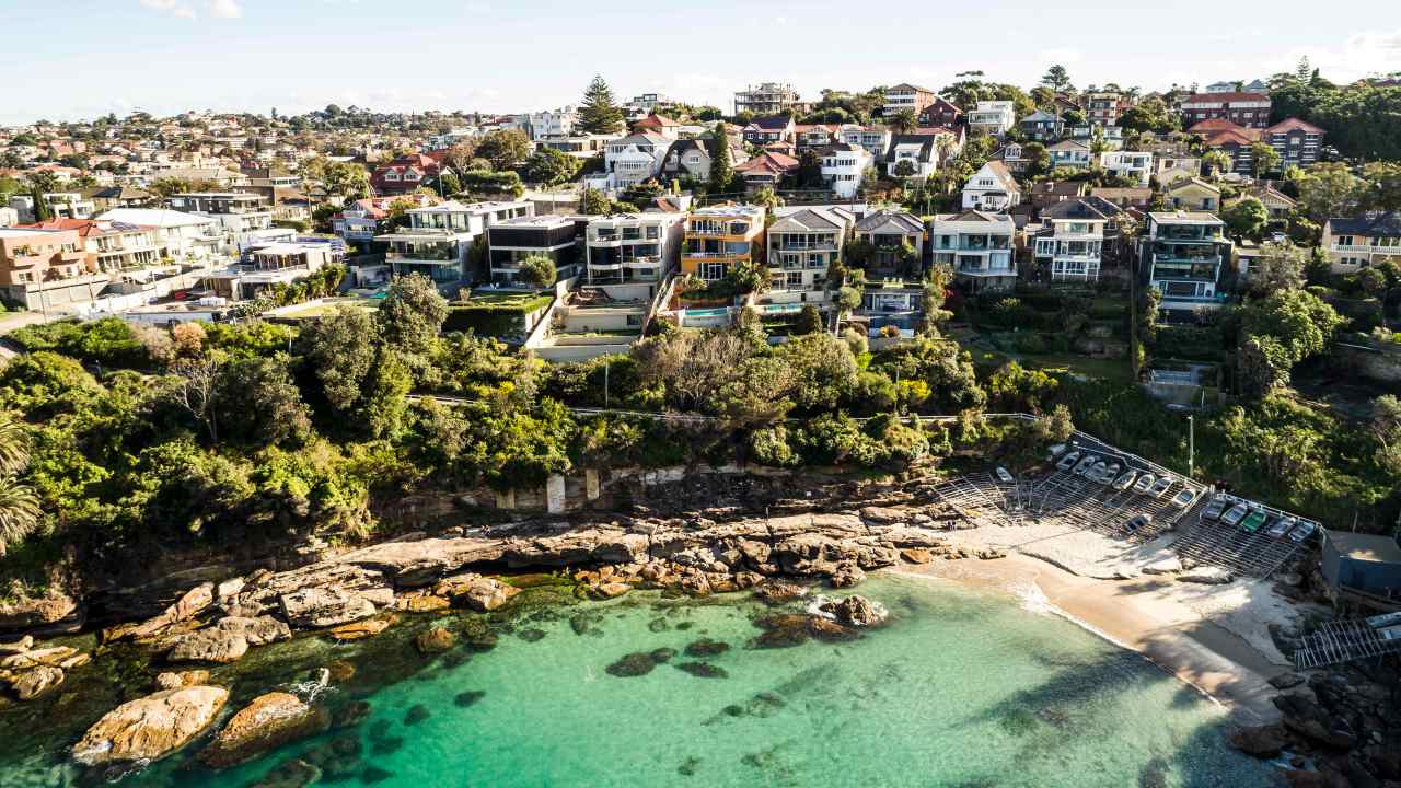 Woman Drowns At Popular Sydney Beach After Found Floating Face Down By Three Teenage Girls Sky