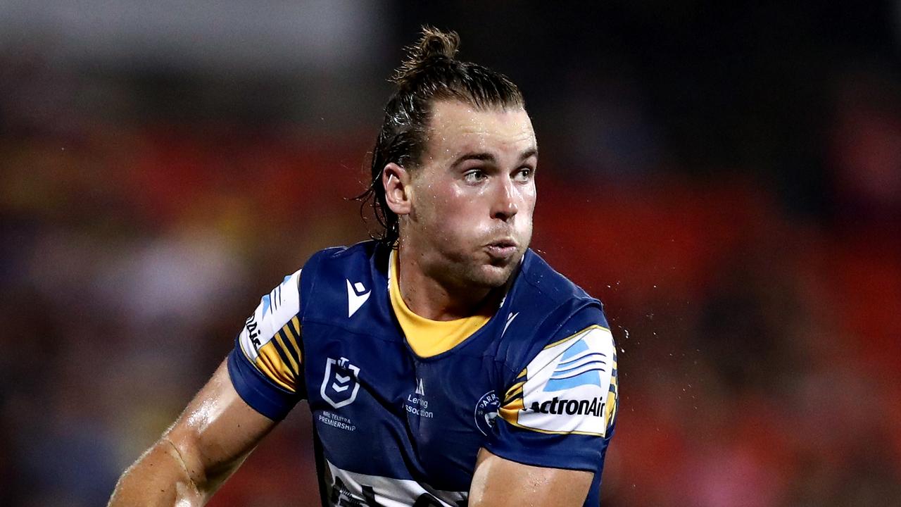 SYDNEY, AUSTRALIA – FEBRUARY 27: Clint Gutherson of the Eels runs the ball during the NRL Trial Match between the Penrith Panthers and the Parramatta Eels at Panthers Stadium on February 27, 2021 in Sydney, Australia. (Photo by Brendon Thorne/Getty Images)