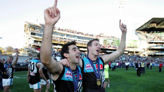 Toby Thurstans (r) with Domenic Cassisi celebrate their 2004 Grand Final medals.