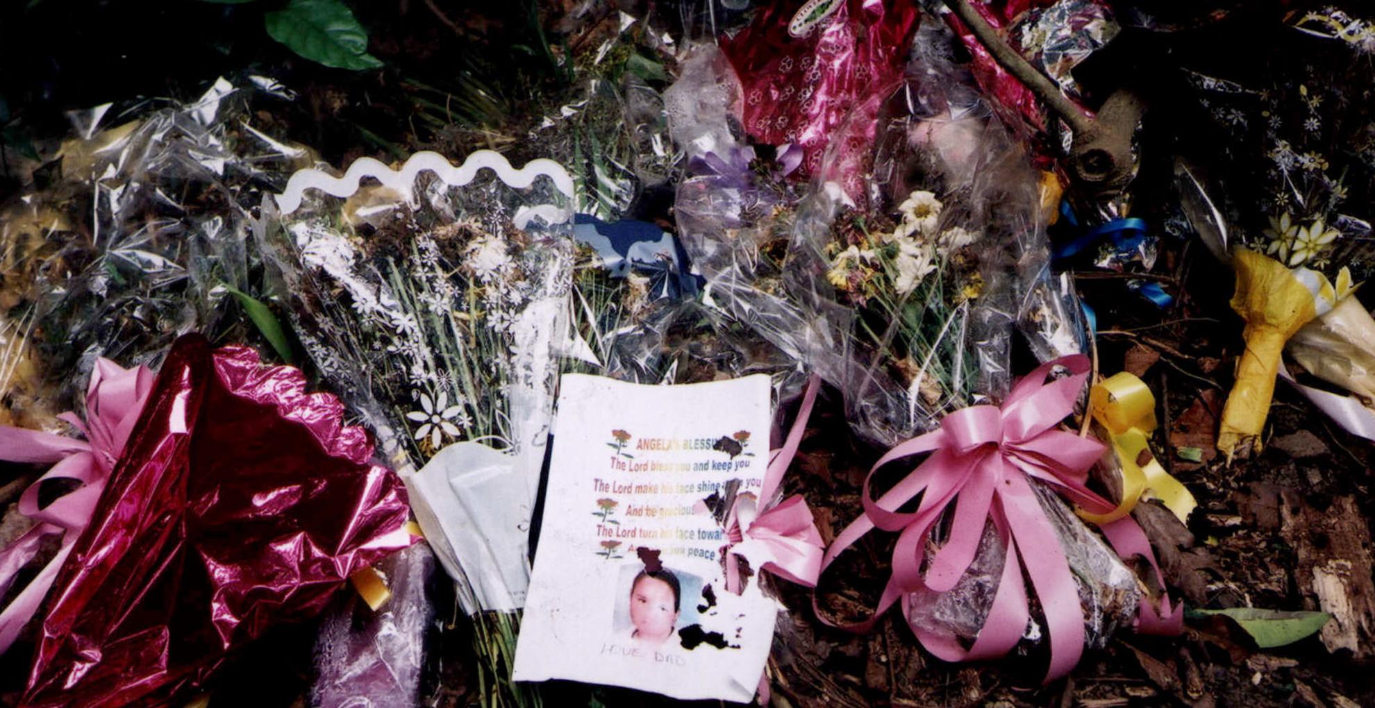 Messages  & flowers for Angela Mealing -  on the  Banks of Behana Creek south of Gordonvale where a body, believed to be that of missing /Cairns teenager Angela Mealing (17) last seen Apr 01 2000, was found 15/5.   missing persons qld scene tributes floral