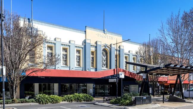 The heritage-listed Pigott's building on Ruthven Street.