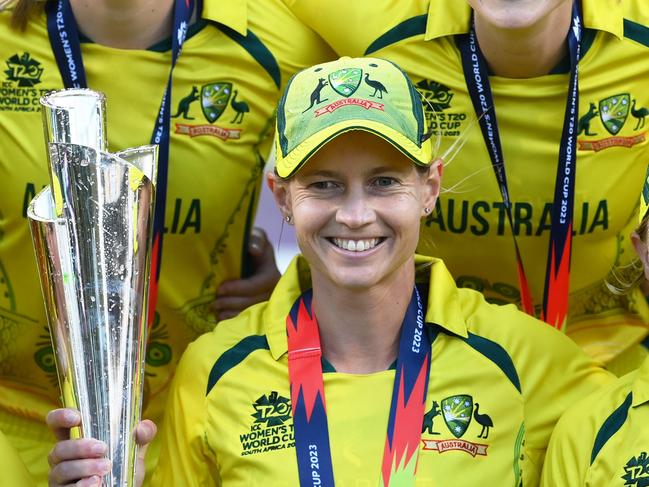 CAPE TOWN, SOUTH AFRICA - FEBRUARY 26: Meg Lanning of Australia lifts the ICC Women's T20 World Cup following the ICC Women's T20 World Cup Final match between Australia and South Africa at Newlands Stadium on February 26, 2023 in Cape Town, South Africa. (Photo by Mike Hewitt/Getty Images)