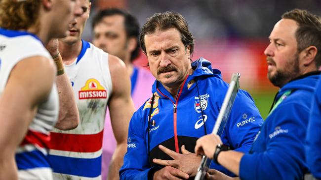 Luke Beveridge talking to his players at three-quarter-time of last season’s elimination final. Picture: Daniel Carson/AFL Photos