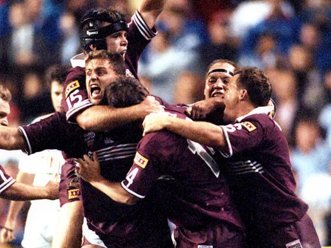 Queensland players celebrate their win over NSW during the State of Origin RL game, 24/05/94 (1994).