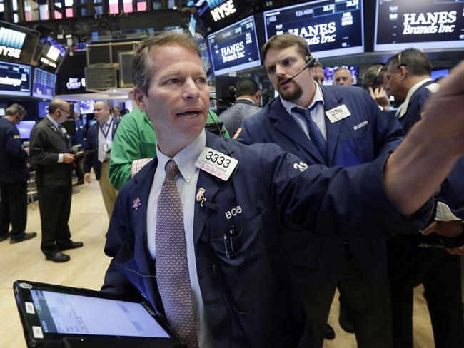 Trader Robert Charmak, foreground, works on the floor of the New York Stock Exchange, Tuesday, Sept. 6, 2016. U.S. stocks indexes are mostly higher in early trading as traders look over the details of several corporate deals. (AP Photo/Richard Drew)