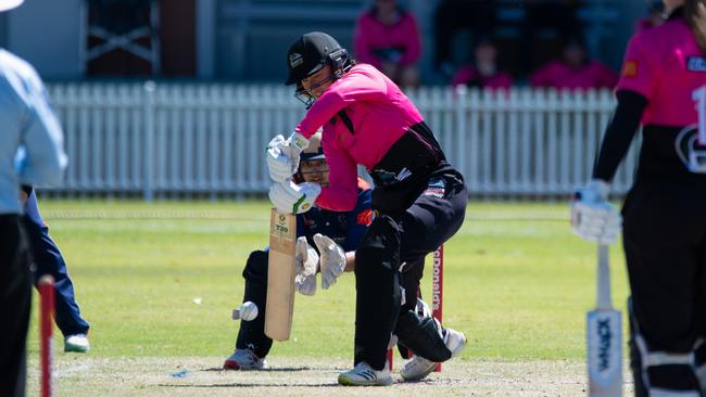 Elsa Hunter defends for Penrith. Picture: Thomas Lisson