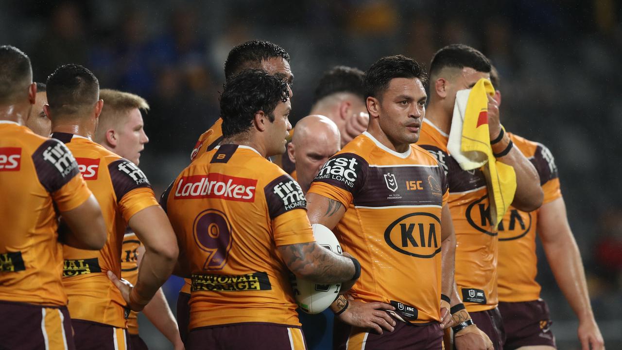 Broncos players after an Eels try