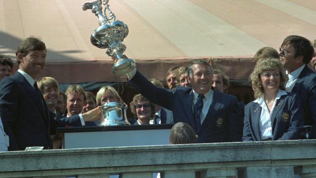 Newport, Rhode Island: Alan Bond holds up the America's Cup after defeating the United States contestant, the Liberty.