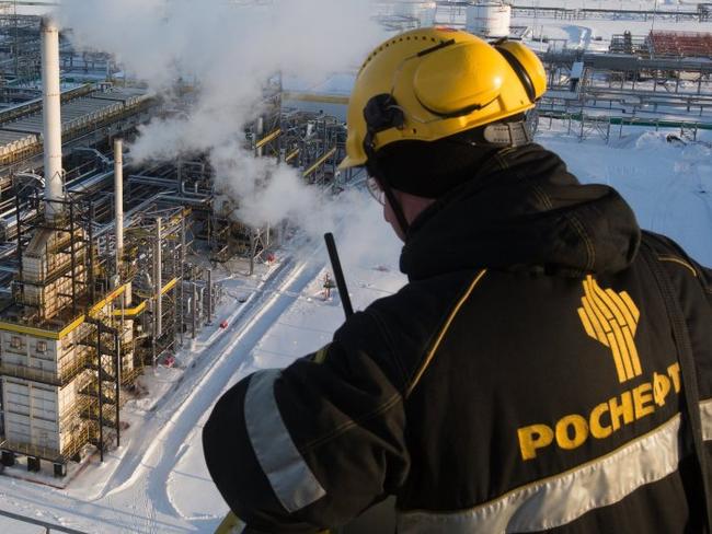 A view of an oil refinery plant in Novokuibyshevsk, Russia, late last year. PHOTO: ANDREY RUDAKOV/BLOOMBERG NEWS