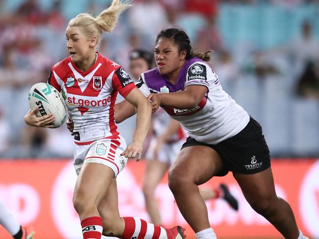 Rikeya Horne makes a break during the match between the St George Illawarra Dragons and the New Zealand Warriors.