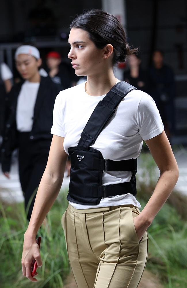 Forget the bum bag and the boob bag…. Bella Hadid just made the THIGH bag a  thing