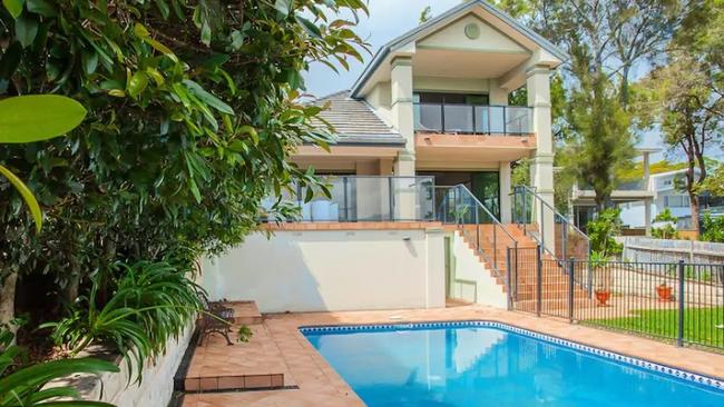 Image of the Point Frederick holiday house shown on Airbnb.