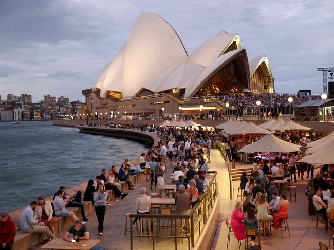 Strict Embargo for The Daily Telegraph. On Hold do not use unless you speak to the pic desk. NOVEMBER 18, 2022: People out in Circular Quay at the Opera Bar at 8pm on Saturday Night. Daily Tele campaign to kickstart night life in Sydney CBDPicture: Damian Shaw