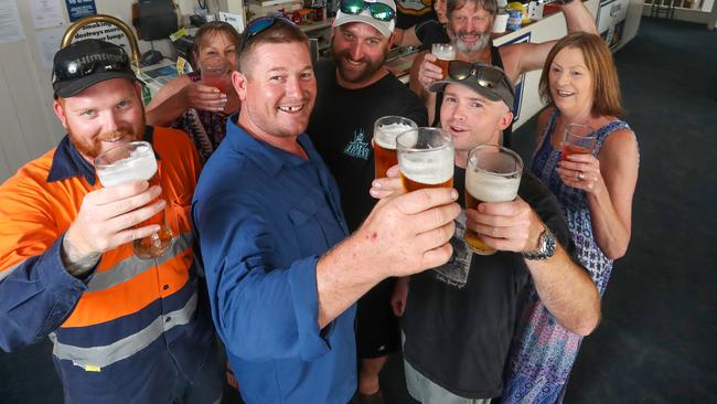 HOLD FOR HERALD SUN PIC DESK----East Gippsland tourism in fire affected areas, in attempts to draw the crowds back to seaside locations and small country towns. Marlo. Locals banding together for a drink still supporting the Marlo Hotel.  Picture: Alex Coppel.